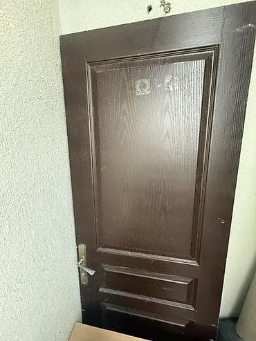 Taxta interyer qapısı - Material: ağac əsaslı, üzəri tünd qəhvəyi