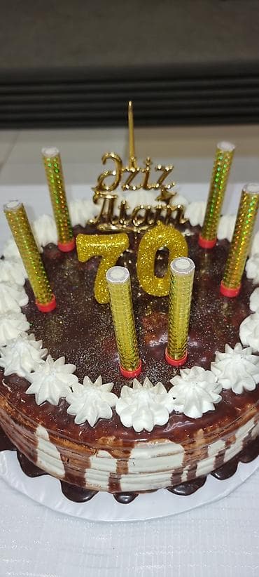 samovar cay: Şokoladlı-balı tort 2 kinodan aşağı götürmürəm 2 kg tort-50 manat — 1