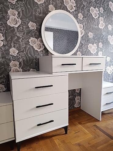 mebel kreditle: Yeni, Güzgülü, Rusiya — 1