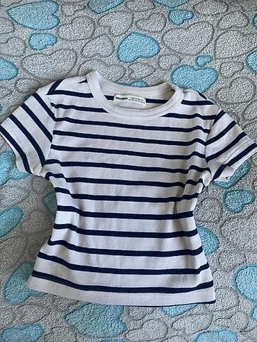 ley: Pull&Bear qadın T‑shirt

Sadece bir defe geyinilib, XS/S — 2