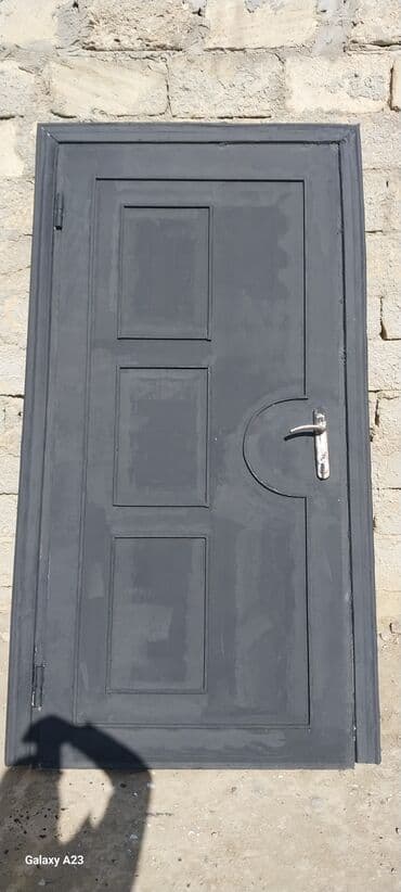 Furnitura və aksessuarlar: Dəmir qapı satılır.eni 0.98sm hündürü 2.08 sm dir.Çürüyü pası — 1