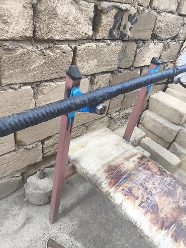ştanq daşları: Jim leja skamyasi ve ustunde 75kilo stanq. Stanqin cekisi 45 kilodur — 8