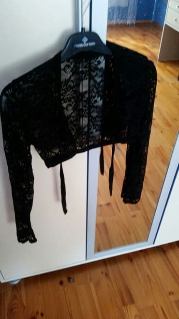 Geyilmeyib. sarafanin ustunden geymek ucun alinib.38-42 razmere uygun