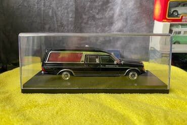 metbex tavan modelleri: Коллекционная модель Mercedes-Benz 200 W123 Hearse black 1982 Schuco — 17