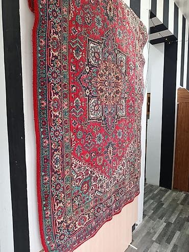 Qırmızı əsaslı klassik naxışlı xalça - Material: qalın, sıx ilməli