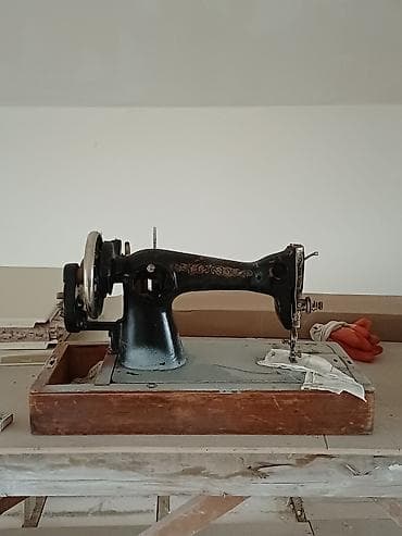 antika: Antik mexaniki tikiş maşını – taxta korpus və qapaqla - Klassik, əl — 2