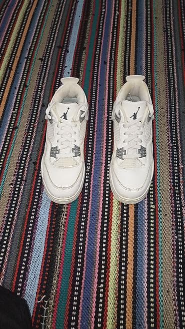 rezin bot: Məhsul: Ağ rəngli basketbol üslublu idman ayaqqabısı (hightop) Model — 3