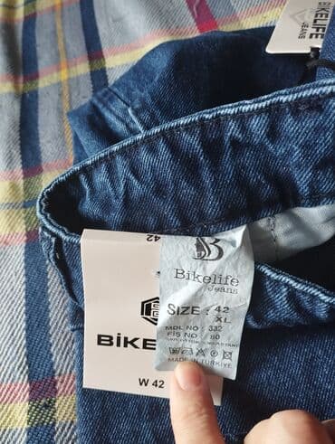 qadınlar üçün qısa cinslər: Yeni qadın şalvarları. Öndə, arxada və yanlarda M ciblər Etiketi ilə — 4