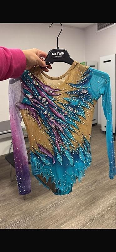 pul kolleksiya: Gimnastikası üçün geyimləri 1) Qırmızı-ağ daşlı 100 azn 7-9 yash 2) — 3