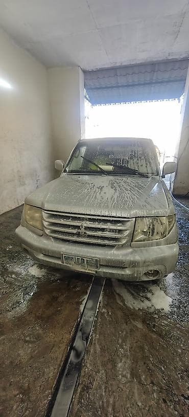 2002 bmw: Mitsubishi Pajero iO, gümüşü rəng, 5 qapılı kompakt SUV. Benzin — 7