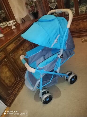 Qoruyucu plyonka və şüşələr: Uşaq arabası – qatlanan, 4 cüt təkərli, mavi/boz rəng. Xüsusiyyətlər — 6