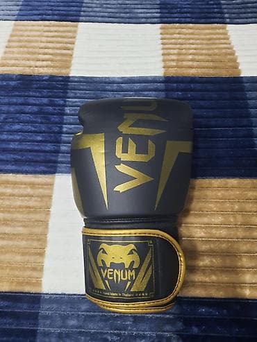 Venum boks əlcəkləri – qara və qızılı dizayn - Brend: Venum -
