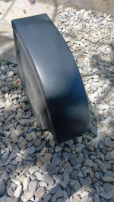 ceska ehtiyat hisseleri: Avtomobil üçün mərkəzi dirsəkaltı (armrest) qutusu

- Rəng: qara
- — 1