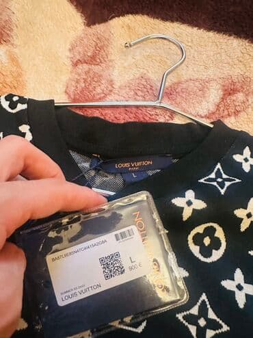 klassik geyim: Louis Vuitton firmasının qara rəngdə, ağ naxışlı dəsti. Parisdən 900€ — 4