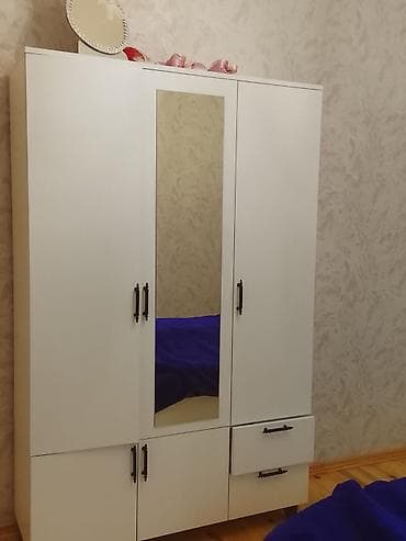 stol desdi: Ağ rəngdə yataq otağı mebel dəsti Tərkibi: - Güzgülü paltar şkafı — 3