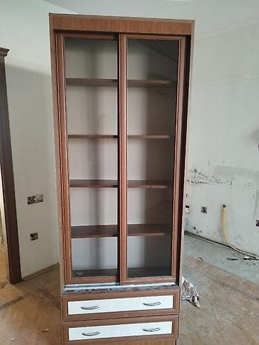 Şüşəli sürüşmə qapılı dolab