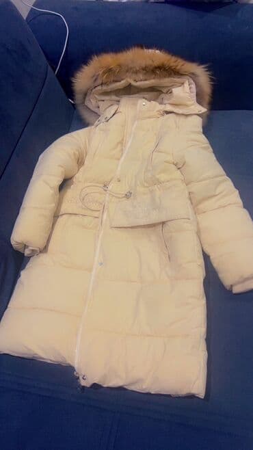 Uşaq üçün uzun qış gödəkçəsi - Rəng: açıq krem - Uzun model, bədənı