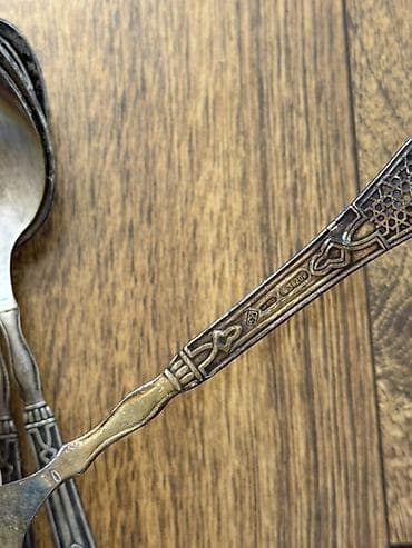 Qaşıqlar: Məhsul: Antik qaşıq dəsti 6 ədəd melixor yemək qaşığı Qiymət: 6sı — 2