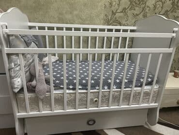 Oğlan və qız üçün, Dördbucaq, Beşik, Matras ilə, Yellənmə mexanizmsiz