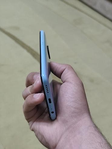 telfon kabrolari: Telefon zavoddur. Ekran zad dəyişilməyib. Real alıcıya endirim olacaq — 6