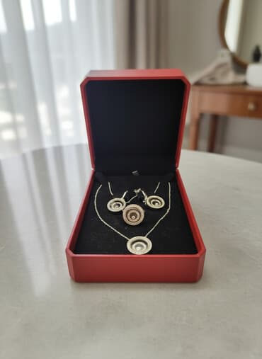 tek pencekler kisi ucun: Qızıl 42 qr. 2.030 karat qaş — 3