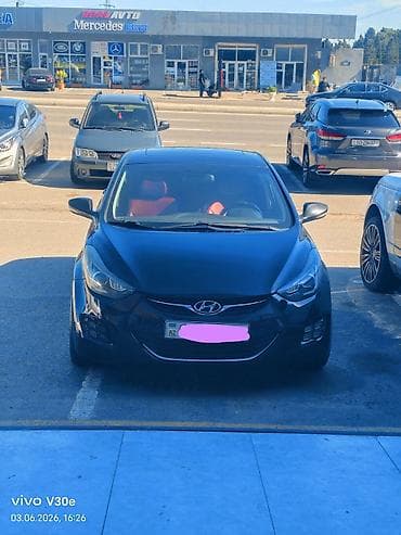 Hyundai Elantra: 1.8 l | 2013 il Sedan