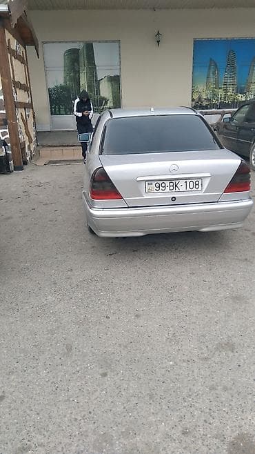 Mercedes-Benz C-Class (W202) sedan - Kuzov: 4 qapılı sedan, gümüşü