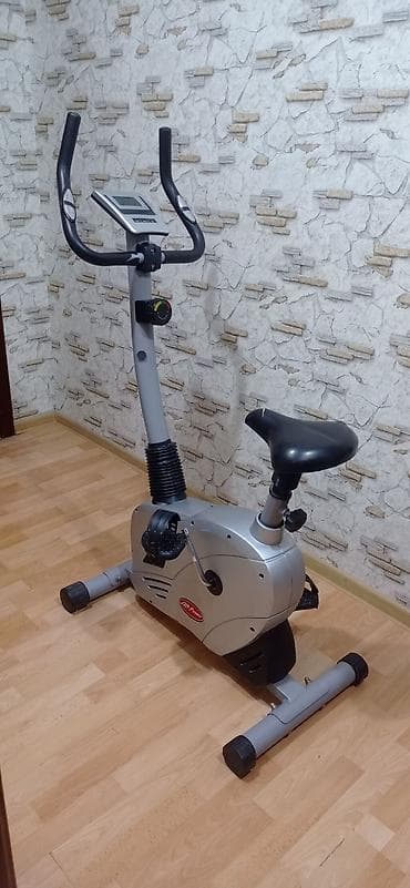 Velotrenajor əla vəziyyətdədir. Sürət, ağırlıq tənzimləməsi ilə. Ekran