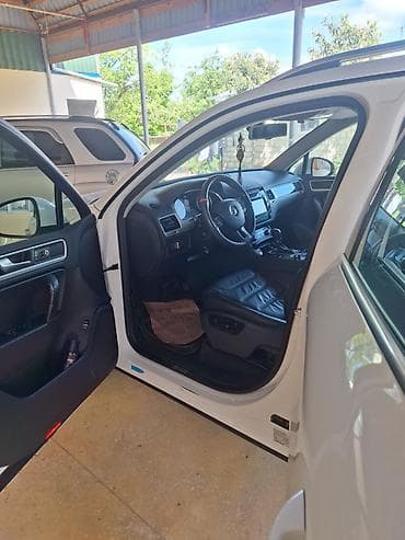 07 şekileri: Volkswagen Touareg: 3.6 l | 2012 il Krossover — 10