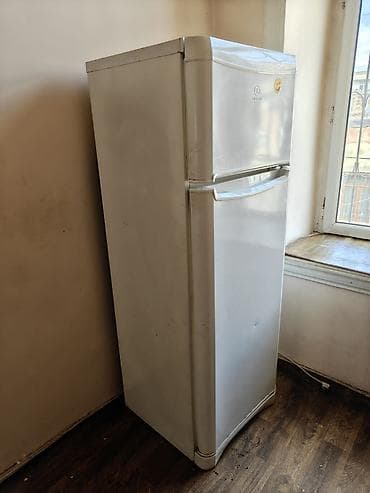 2 qapılı Indesit Soyuducu Satılır, rəng - Ağ