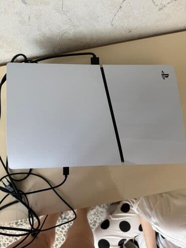 PS 5 Slim (Play station ) 1 TB yaddaş,3 oyunu ve qizil zemaneti var — 2
