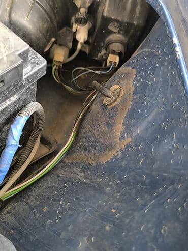 traktor yer qazan: VAZ 2107, mavi rəngli sedan Xüsusiyyətlər: - Kuzov: sedan, klassik — 6