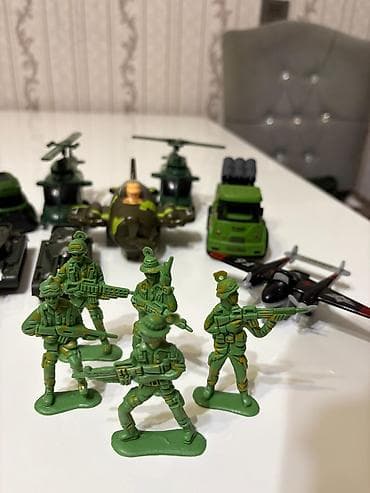 vertolyot: Uşaq oyuncaqları – Hərbi texnika dəsti Məzmun: - 2 ədəd hərbi tank — 5