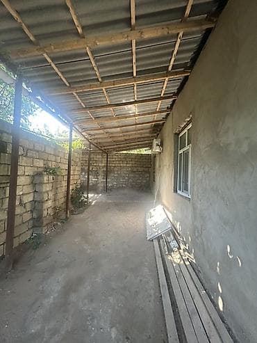 Комнаты: Hovsan kendde 3 otaqli ev satisa cixdi. sahesi 4 sotdur. geniş heyeti — 9