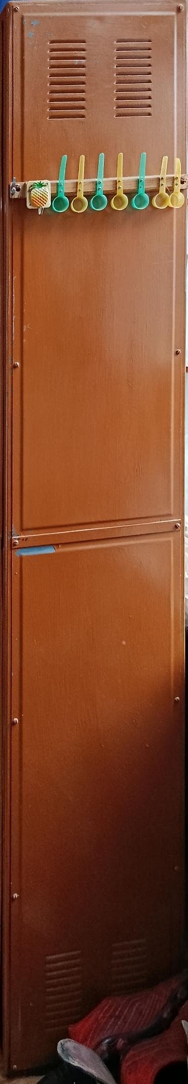 levent mebel: Dəmir şkaf 2qapılı. 6 polkası var. Ölçu hündürlüyü 198sm-eni 43sm - — 9