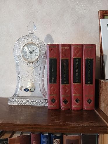 Kitablar və jurnallar: Rus klassikasından kitab dəstləri 1) Teodor Drayzer – “Amerikanskaya — 4