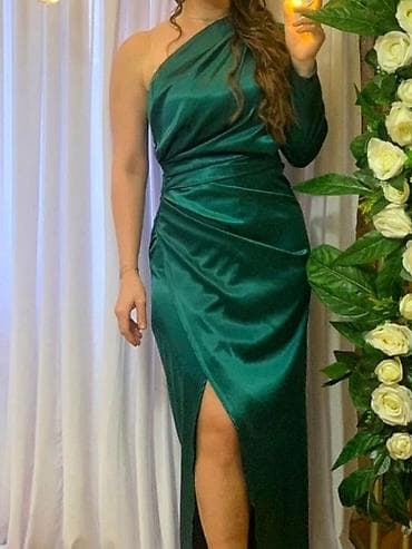 Tünd yaşıl rəngdə zərif ziyafət geyimi. - Model: birqollu, asimmetrik