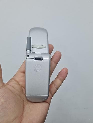 Motorola rəng - Gümüşü, Düyməli lalafo.az -da Motorola rəng - Gümüşü, Düyməli