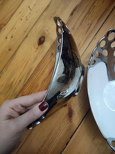 ag sirke: İki ədəd dekorativ qab dəsti 10 azn. unvan xalqlar dostluğu — 2