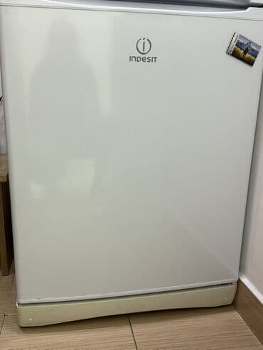 Mini Indesit Soyuducu Satılır, rəng - Ağ