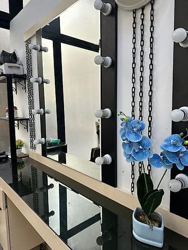 2 güzgü, 1 kreslo, 1 resepşın masası hamısı 350 azn