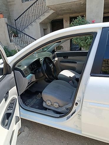passat disk: Hyundai Accent (sedan), ağ rəng. Texniki xüsusiyyətlər və təchizat: - — 9