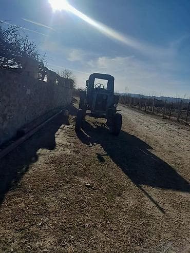 r17 disk təkər: Məhsul: Təkərli kənd təsərrüfatı traktoru (mavi kabinəli) Təsvir: - — 2