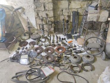 Avtomobil üçün tək oturacaq, qara rəngdə, mavi rəngli tikişlərlə