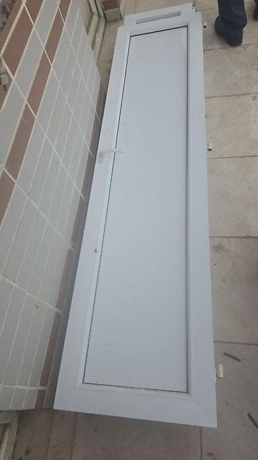 Строительные леса: PVC materialdan ağ rəngli balkon/qapı-pəncərə paneli. hün 3m-dən artıq — 1