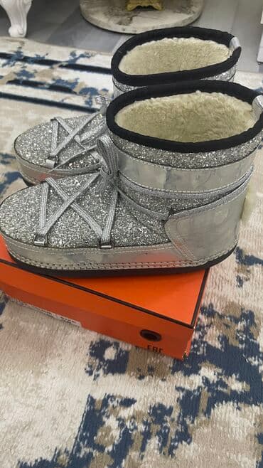 qadın üçün qış idman çəkmələri: Uqqilər, Ölçü: 39.5, rəng - Gümüşü, Yeni — 2