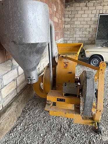 Kənd təsərrüfatı üçün traktordan qoşqu ilə işləyən yem doğrayıcı — 3