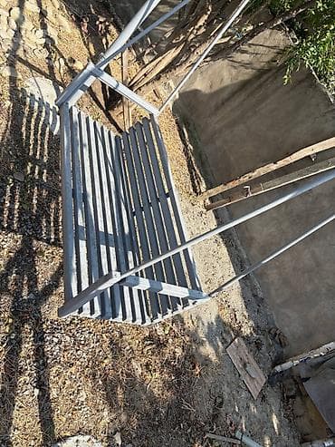 malta bolonka: Həyətdə istifadə edilmiş yelləncək satılır. Metal konstruksiyası saz — 1