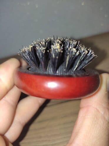 kəpənək darağ: Daraq. Saçları düz edir. Ümumi 22 sm, fırça hissəsi 10 sm, 6 sm eni — 6