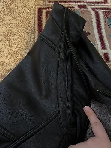 Svitşotlar: Qara biker tərzində dəri gödəkçə Tebii hec yerinde hecne yoxdur — 4